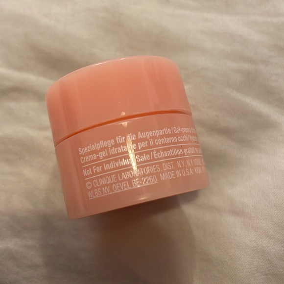 Clinique All about Eyes, reduces circles and puff gel cream - Picture 2 of 3